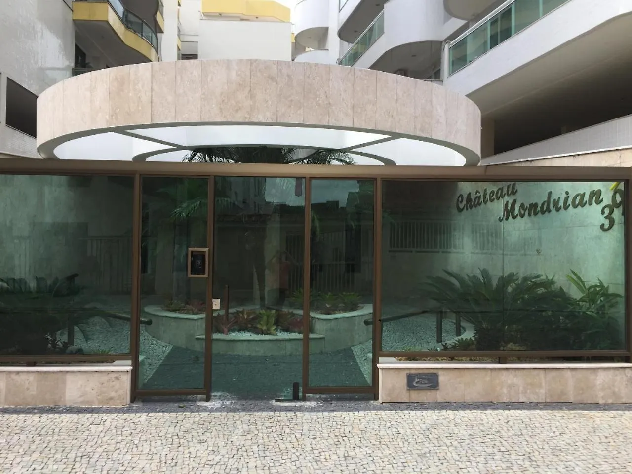 Condominio Chateau Mondrian Cabo Frio Apartamento